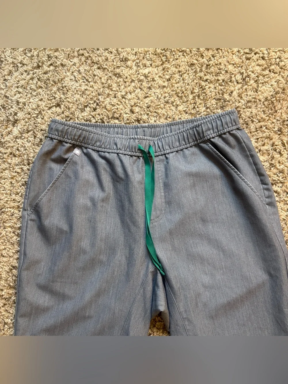 FIGS Men's Tansen Jogger Scrub Pants in Graphite Grey Size Medium Short